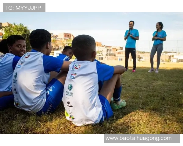 从贫民窟到绿茵场的传奇之路 足球巨星如何突破命运的枷锁