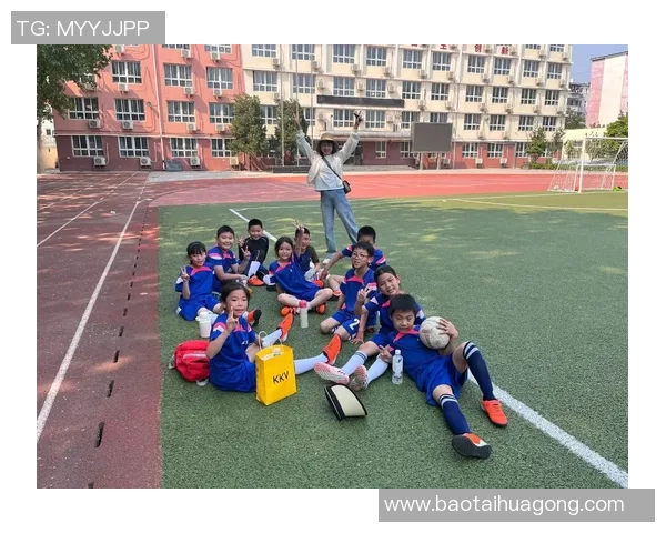 00后未来足球球星逐梦绿茵闪耀青春激情点燃无限希望 00后未来足球球星逐梦绿茵闪耀青春激情点燃无限希望